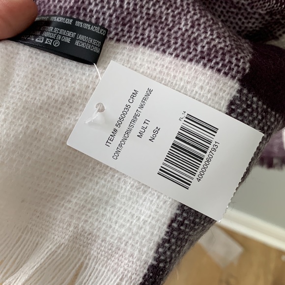 NWT Fringe Cool Weather Cape ONE SIZE - Picture 3 of 3